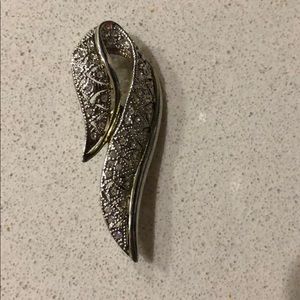 Diamond custom jewelry brooch